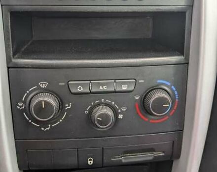 Черный Пежо 207, объемом двигателя 1.56 л и пробегом 255 тыс. км за 5000 $, фото 13 на Automoto.ua