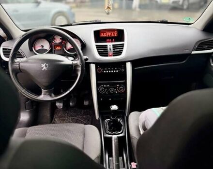 Черный Пежо 207, объемом двигателя 1.4 л и пробегом 125 тыс. км за 5300 $, фото 13 на Automoto.ua