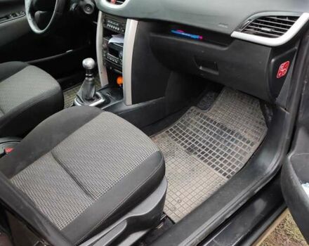 Чорний Пежо 207, об'ємом двигуна 1.6 л та пробігом 292 тис. км за 6000 $, фото 6 на Automoto.ua