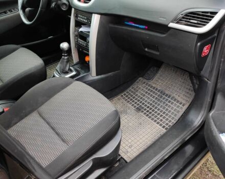 Чорний Пежо 207, об'ємом двигуна 1.6 л та пробігом 292 тис. км за 6000 $, фото 7 на Automoto.ua