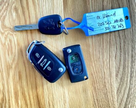 Чорний Пежо 207, об'ємом двигуна 1.6 л та пробігом 257 тис. км за 8000 $, фото 7 на Automoto.ua
