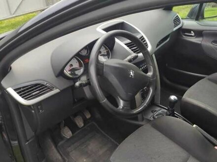 Чорний Пежо 207, об'ємом двигуна 1.4 л та пробігом 200 тис. км за 4500 $, фото 1 на Automoto.ua