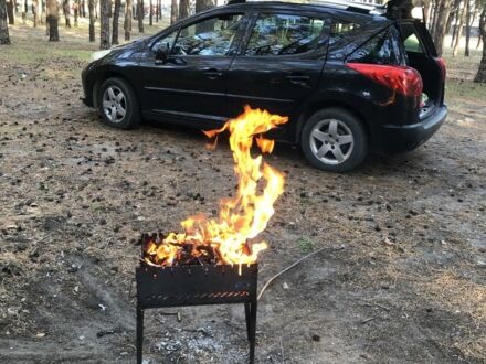 Чорний Пежо 207, об'ємом двигуна 1.4 л та пробігом 210 тис. км за 4500 $, фото 1 на Automoto.ua