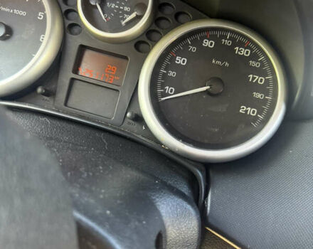 Червоний Пежо 207, об'ємом двигуна 1.36 л та пробігом 251 тис. км за 4900 $, фото 9 на Automoto.ua