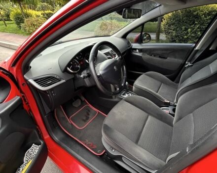 Красный Пежо 207, объемом двигателя 1.4 л и пробегом 139 тыс. км за 5200 $, фото 6 на Automoto.ua