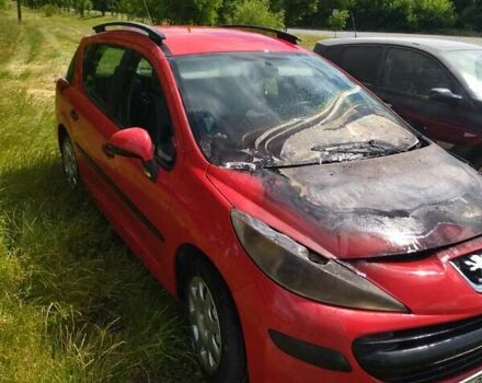 Червоний Пежо 207, об'ємом двигуна 1.4 л та пробігом 200 тис. км за 1700 $, фото 3 на Automoto.ua