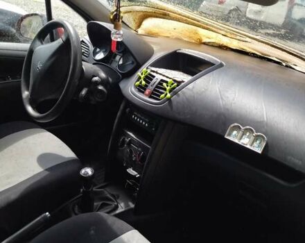 Червоний Пежо 207, об'ємом двигуна 1.4 л та пробігом 200 тис. км за 1700 $, фото 2 на Automoto.ua