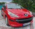 Красный Пежо 207, объемом двигателя 1.4 л и пробегом 278 тыс. км за 4700 $, фото 1 на Automoto.ua