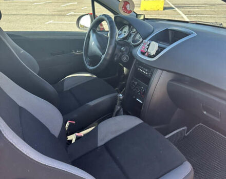 Красный Пежо 207, объемом двигателя 1.4 л и пробегом 169 тыс. км за 3200 $, фото 4 на Automoto.ua