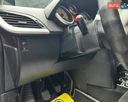 Красный Пежо 207, объемом двигателя 1.36 л и пробегом 169 тыс. км за 4500 $, фото 15 на Automoto.ua