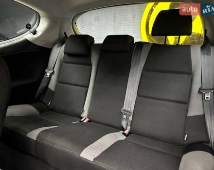 Красный Пежо 207, объемом двигателя 1.36 л и пробегом 169 тыс. км за 4500 $, фото 12 на Automoto.ua