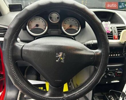 Красный Пежо 207, объемом двигателя 1.36 л и пробегом 169 тыс. км за 4500 $, фото 6 на Automoto.ua