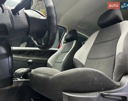 Красный Пежо 207, объемом двигателя 1.36 л и пробегом 169 тыс. км за 4500 $, фото 13 на Automoto.ua