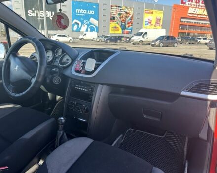 Красный Пежо 207, объемом двигателя 1.4 л и пробегом 169 тыс. км за 3200 $, фото 5 на Automoto.ua