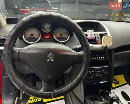 Красный Пежо 207, объемом двигателя 1.36 л и пробегом 169 тыс. км за 4500 $, фото 7 на Automoto.ua