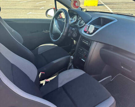 Красный Пежо 207, объемом двигателя 1.36 л и пробегом 169 тыс. км за 3700 $, фото 6 на Automoto.ua