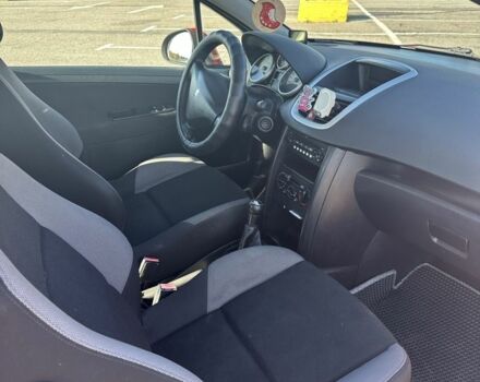 Красный Пежо 207, объемом двигателя 1.4 л и пробегом 169 тыс. км за 3200 $, фото 6 на Automoto.ua