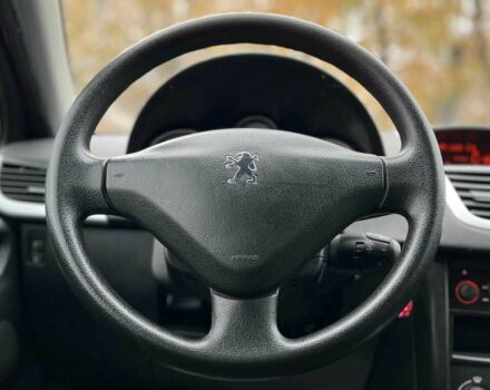 Красный Пежо 207, объемом двигателя 1.4 л и пробегом 209 тыс. км за 5800 $, фото 7 на Automoto.ua