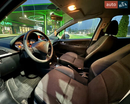 Красный Пежо 207, объемом двигателя 1.36 л и пробегом 140 тыс. км за 5300 $, фото 9 на Automoto.ua