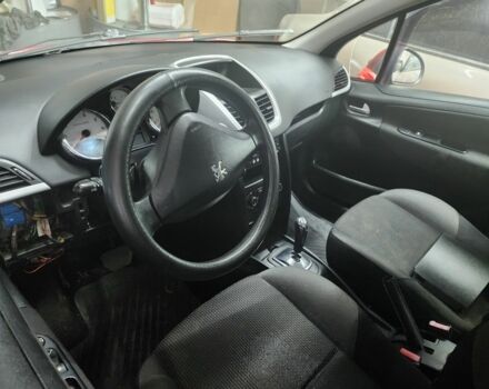 Красный Пежо 207, объемом двигателя 1.4 л и пробегом 187 тыс. км за 4600 $, фото 2 на Automoto.ua