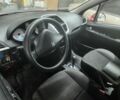 Красный Пежо 207, объемом двигателя 1.4 л и пробегом 187 тыс. км за 4600 $, фото 2 на Automoto.ua