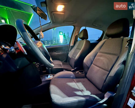 Красный Пежо 207, объемом двигателя 1.36 л и пробегом 140 тыс. км за 5300 $, фото 10 на Automoto.ua