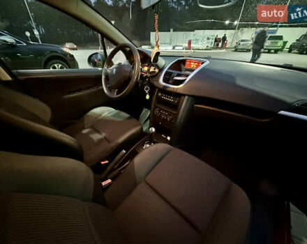 Красный Пежо 207, объемом двигателя 1.36 л и пробегом 140 тыс. км за 5300 $, фото 14 на Automoto.ua