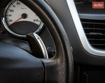 Червоний Пежо 207, об'ємом двигуна 1.36 л та пробігом 167 тис. км за 5300 $, фото 13 на Automoto.ua