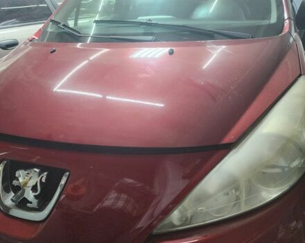 Красный Пежо 207, объемом двигателя 1.4 л и пробегом 187 тыс. км за 4600 $, фото 1 на Automoto.ua