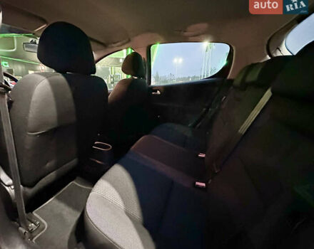 Красный Пежо 207, объемом двигателя 1.36 л и пробегом 140 тыс. км за 5300 $, фото 11 на Automoto.ua