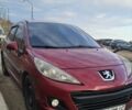 Красный Пежо 207, объемом двигателя 1.36 л и пробегом 230 тыс. км за 5500 $, фото 1 на Automoto.ua