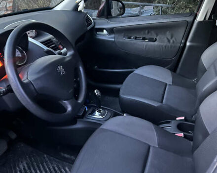 Красный Пежо 207, объемом двигателя 1.36 л и пробегом 122 тыс. км за 5200 $, фото 7 на Automoto.ua