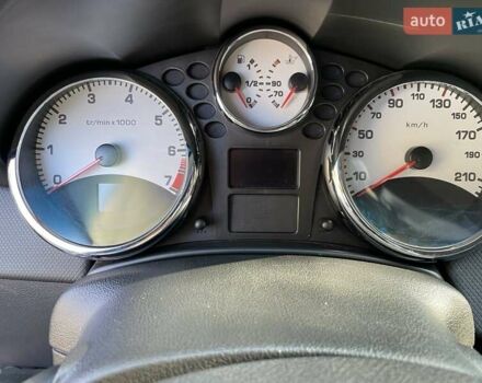 Пежо 207 2010 в Николаеве на Automoto.ua Красный Пежо 207, объемом двигателя 1.36 л и пробегом 103 тыс. км за 5800 $, фото 5 на Automoto.ua