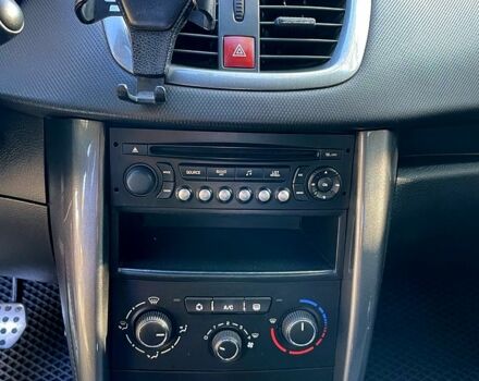 Красный Пежо 207, объемом двигателя 1.4 л и пробегом 103 тыс. км за 5600 $, фото 8 на Automoto.ua