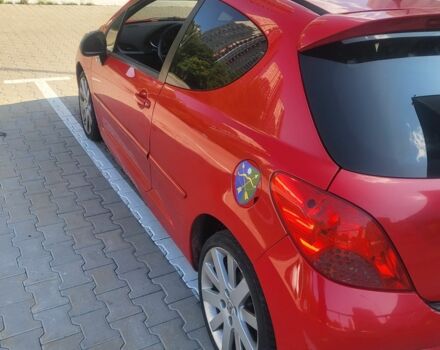 Красный Пежо 207, объемом двигателя 1.6 л и пробегом 220 тыс. км за 5200 $, фото 1 на Automoto.ua