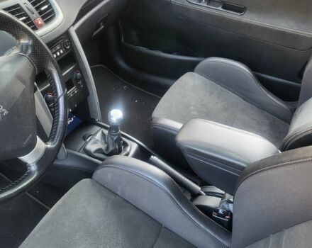 Красный Пежо 207, объемом двигателя 1.6 л и пробегом 220 тыс. км за 5200 $, фото 5 на Automoto.ua