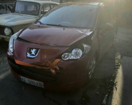 Красный Пежо 207, объемом двигателя 1.4 л и пробегом 326 тыс. км за 2000 $, фото 2 на Automoto.ua