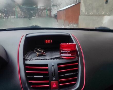 Червоний Пежо 207, об'ємом двигуна 1.4 л та пробігом 248 тис. км за 3600 $, фото 11 на Automoto.ua