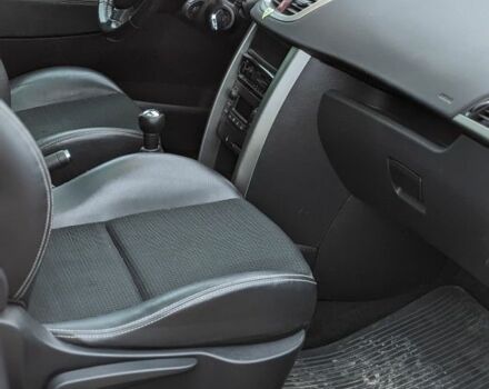 Красный Пежо 207, объемом двигателя 1.6 л и пробегом 230 тыс. км за 5300 $, фото 12 на Automoto.ua