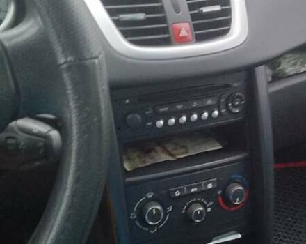 Червоний Пежо 207, об'ємом двигуна 1.4 л та пробігом 230 тис. км за 4500 $, фото 12 на Automoto.ua