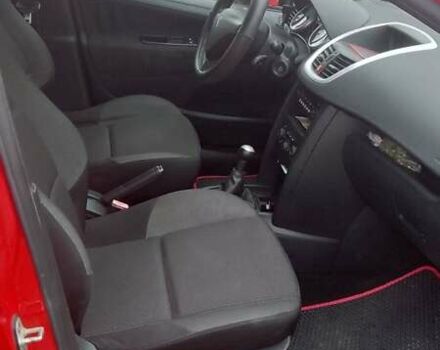 Червоний Пежо 207, об'ємом двигуна 1.4 л та пробігом 230 тис. км за 4500 $, фото 11 на Automoto.ua