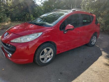 Красный Пежо 207, объемом двигателя 1.4 л и пробегом 147 тыс. км за 4200 $, фото 1 на Automoto.ua