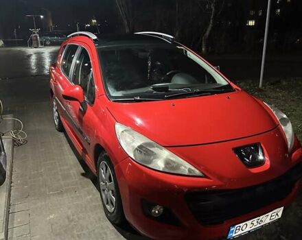Красный Пежо 207, объемом двигателя 1.4 л и пробегом 209 тыс. км за 3800 $, фото 1 на Automoto.ua