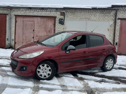 Красный Пежо 207, объемом двигателя 1.4 л и пробегом 260 тыс. км за 3800 $, фото 1 на Automoto.ua