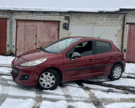 Красный Пежо 207, объемом двигателя 1.4 л и пробегом 260 тыс. км за 3800 $, фото 1 на Automoto.ua