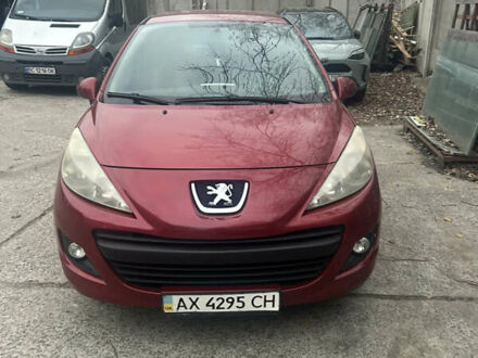 Красный Пежо 207, объемом двигателя 1.36 л и пробегом 122 тыс. км за 5200 $, фото 1 на Automoto.ua