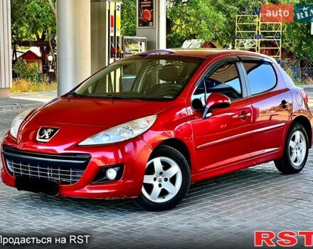 Красный Пежо 207, объемом двигателя 1.4 л и пробегом 103 тыс. км за 5600 $, фото 1 на Automoto.ua
