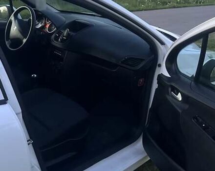 Пежо 207, объемом двигателя 1.4 л и пробегом 182 тыс. км за 4700 $, фото 4 на Automoto.ua