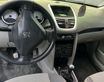Сірий Пежо 207, об'ємом двигуна 1.36 л та пробігом 172 тис. км за 2600 $, фото 6 на Automoto.ua
