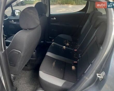 Сірий Пежо 207, об'ємом двигуна 1.36 л та пробігом 215 тис. км за 4500 $, фото 5 на Automoto.ua